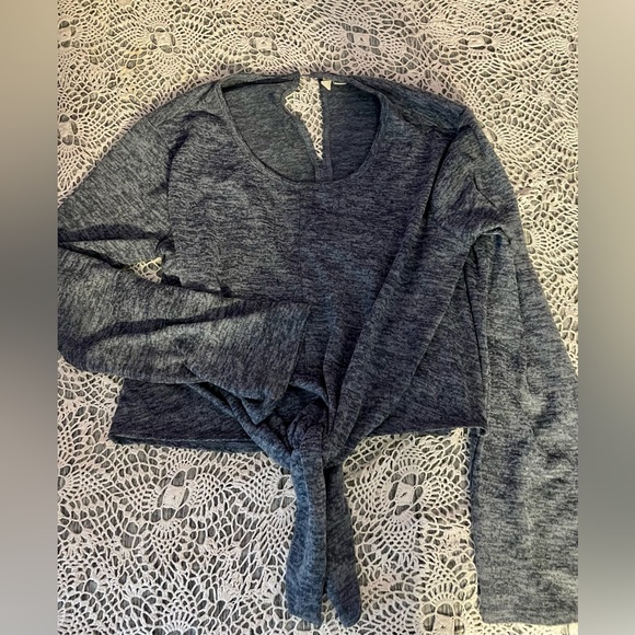 SKY and SPARROW Long sleeve Blue knot front shirt!💙 - Picture 2 of 13